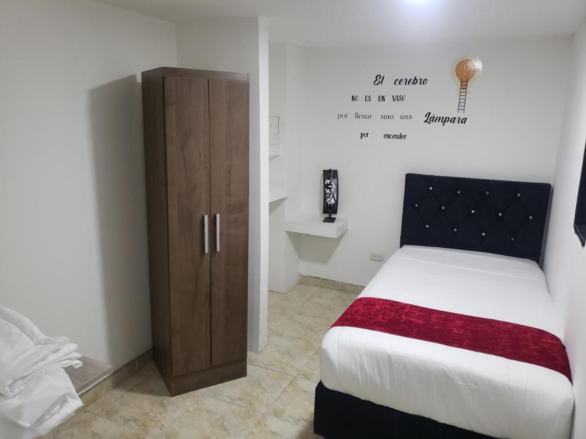 Aw Hotel American Travel Bogota Buitenkant foto